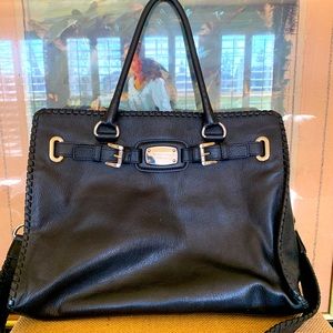 Beautiful “ like new “ Michael Kors” bag with handle and strap! 🥰